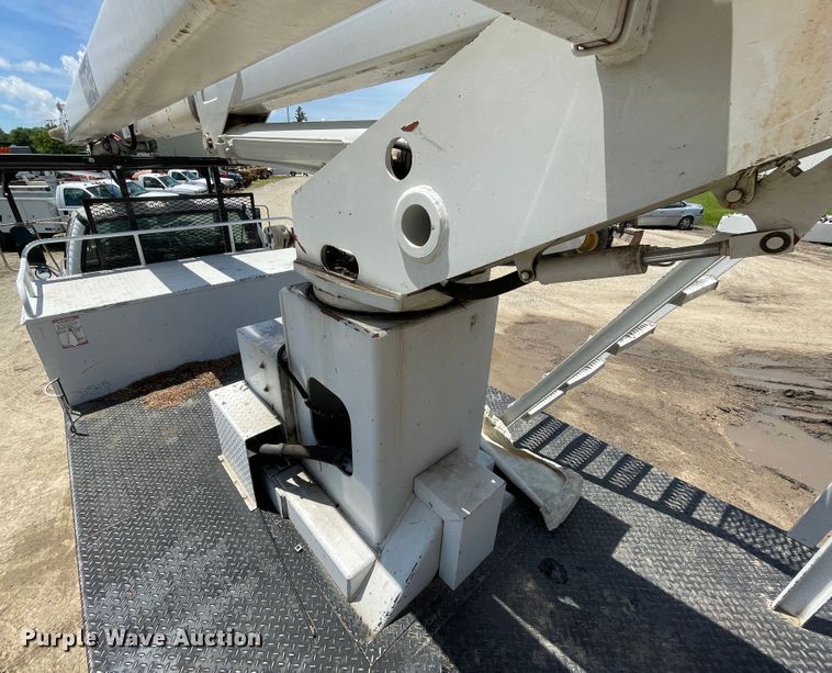 image for item IC9342 2005 Ford F750  bucket truck