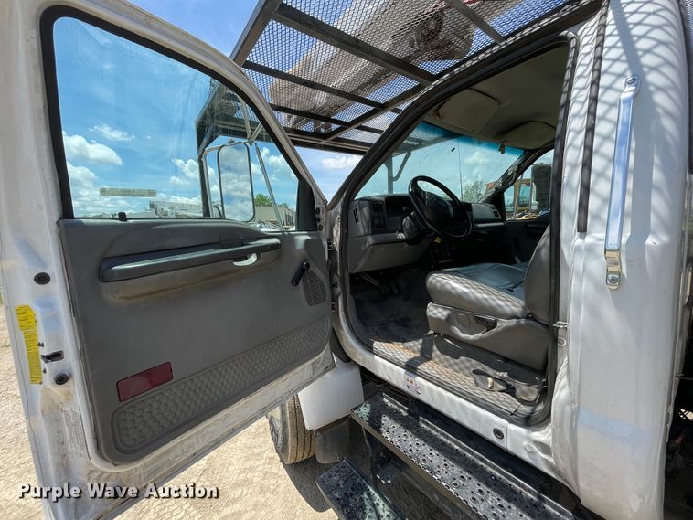 image for item IC9342 2005 Ford F750  bucket truck