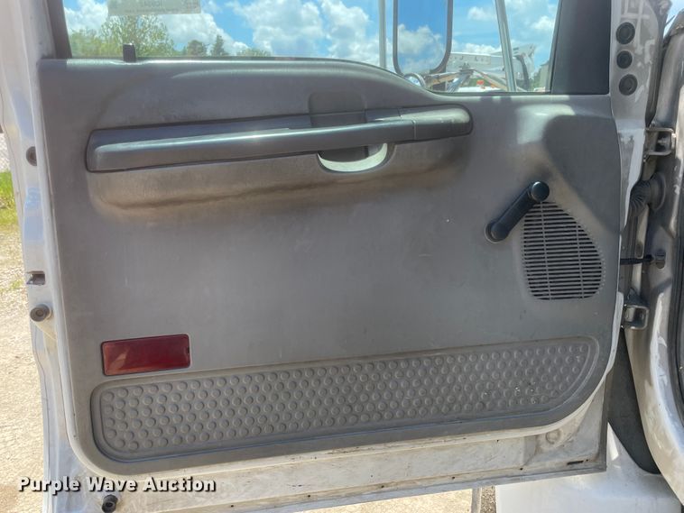 image for item IC9342 2005 Ford F750  bucket truck