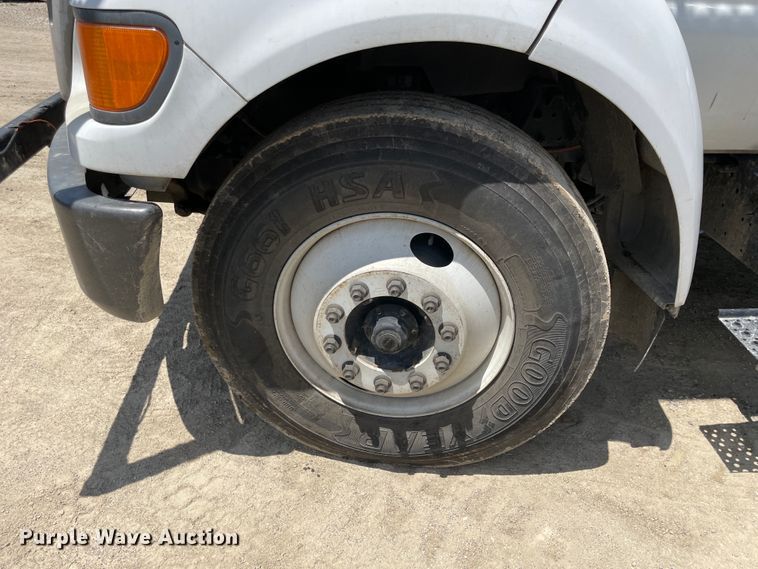 image for item IC9342 2005 Ford F750  bucket truck