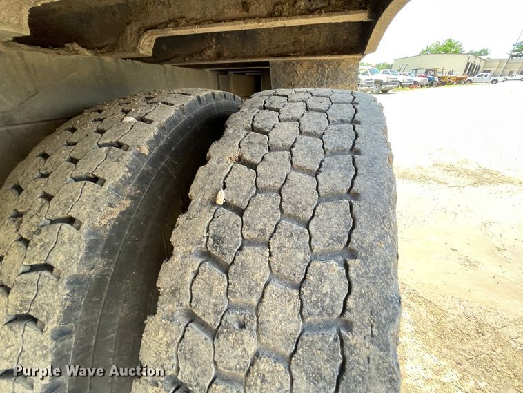 image for item IC9342 2005 Ford F750  bucket truck