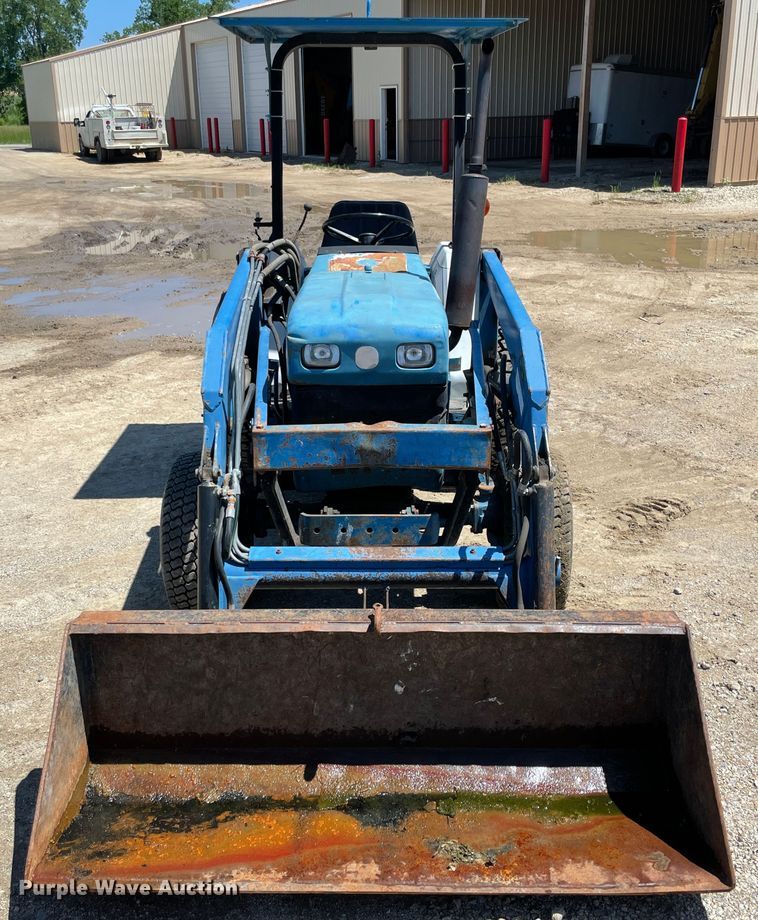 image for item IC9347 New Holland AJ4137  MFWD tractor