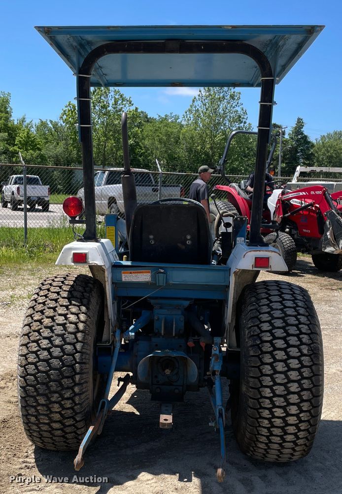 image for item IC9347 New Holland AJ4137  MFWD tractor