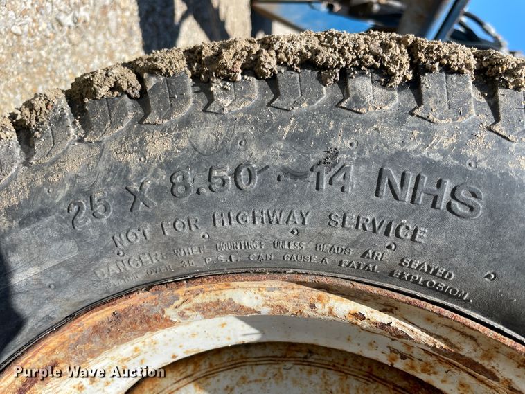 image for item IC9347 New Holland AJ4137  MFWD tractor