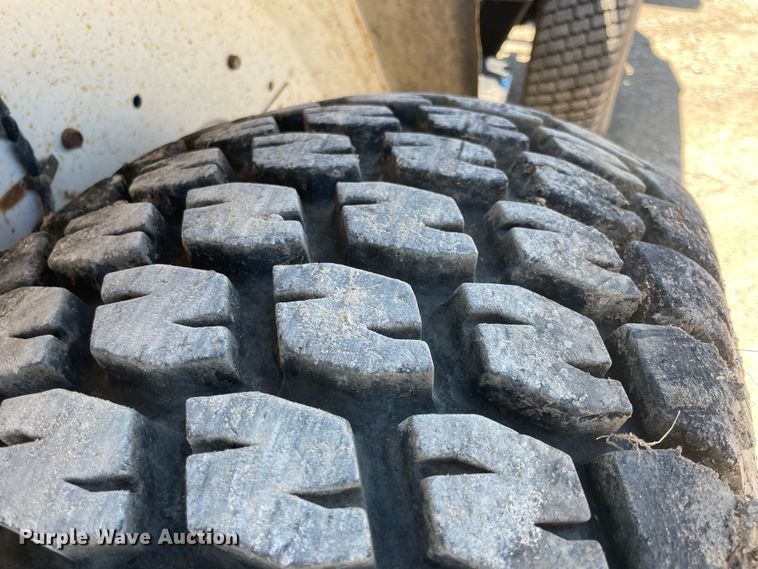 image for item IC9347 New Holland AJ4137  MFWD tractor