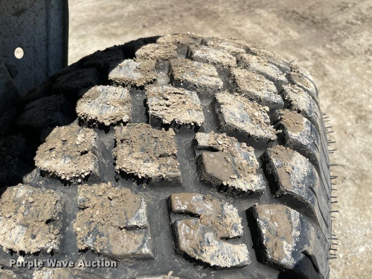 image for item IC9347 New Holland AJ4137  MFWD tractor