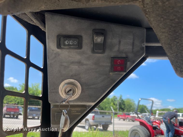 image for item IC9348 1996 Bobcat 753  skid steer loader