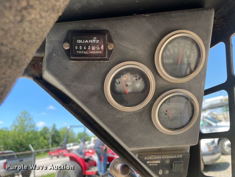 image for item IC9348 1996 Bobcat 753  skid steer loader