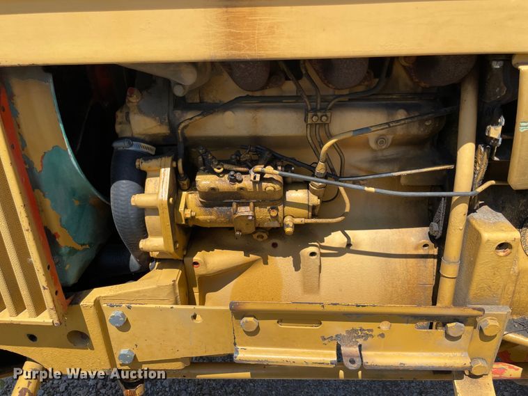 image for item IC9350 1984 John Deere 2150  tractor