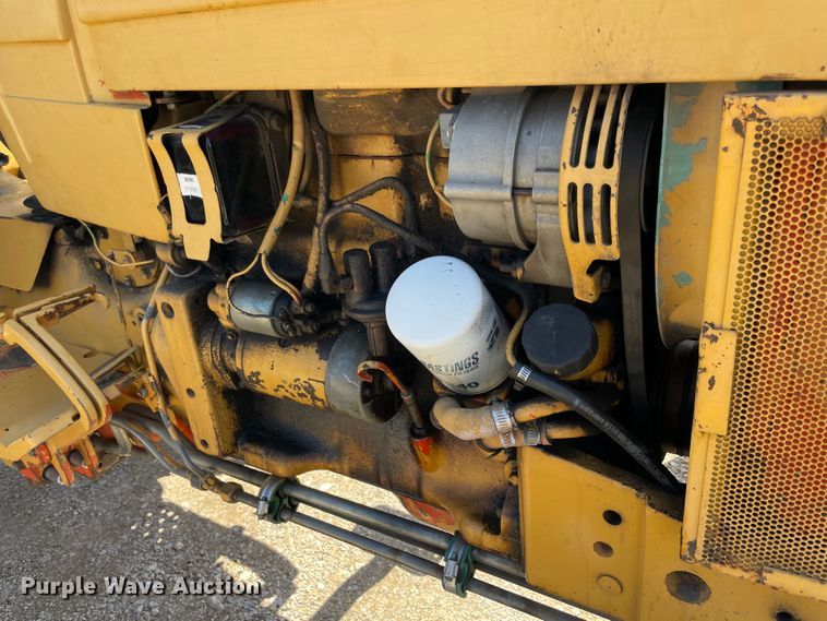 image for item IC9350 1984 John Deere 2150  tractor