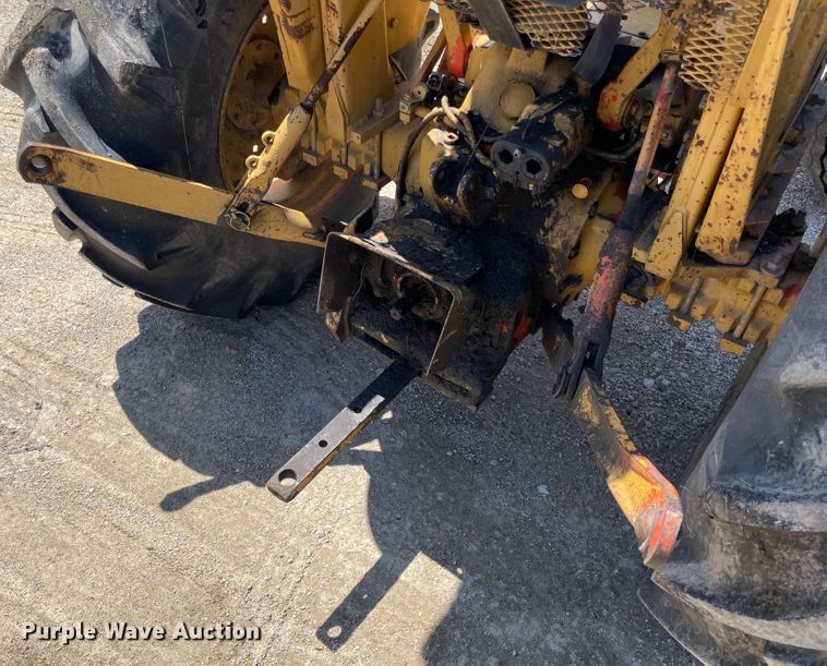 image for item IC9350 1984 John Deere 2150  tractor