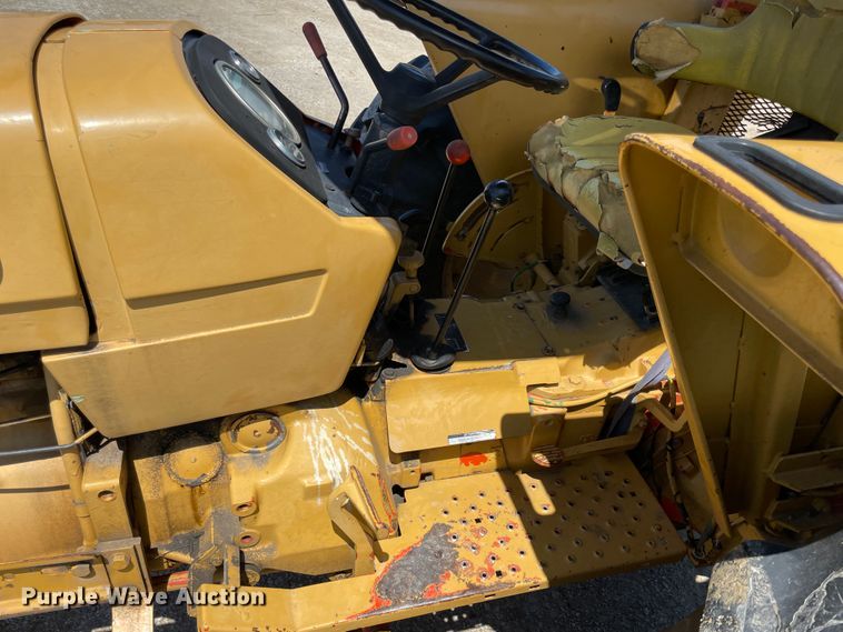 image for item IC9350 1984 John Deere 2150  tractor