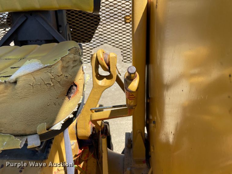 image for item IC9350 1984 John Deere 2150  tractor