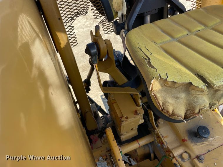 image for item IC9350 1984 John Deere 2150  tractor