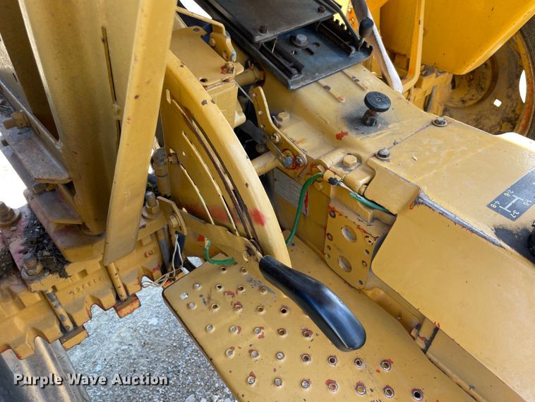 image for item IC9350 1984 John Deere 2150  tractor