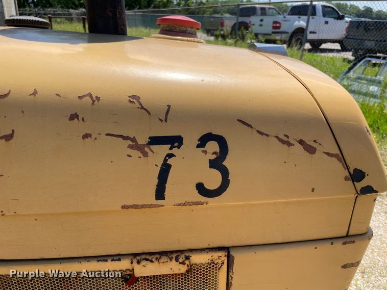 image for item IC9350 1984 John Deere 2150  tractor