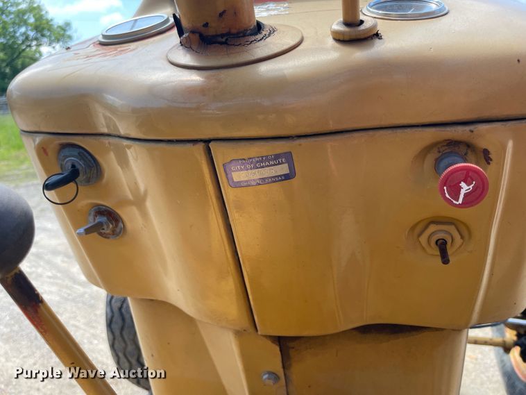 image for item IC9353 1980 Ford DD314C  tractor