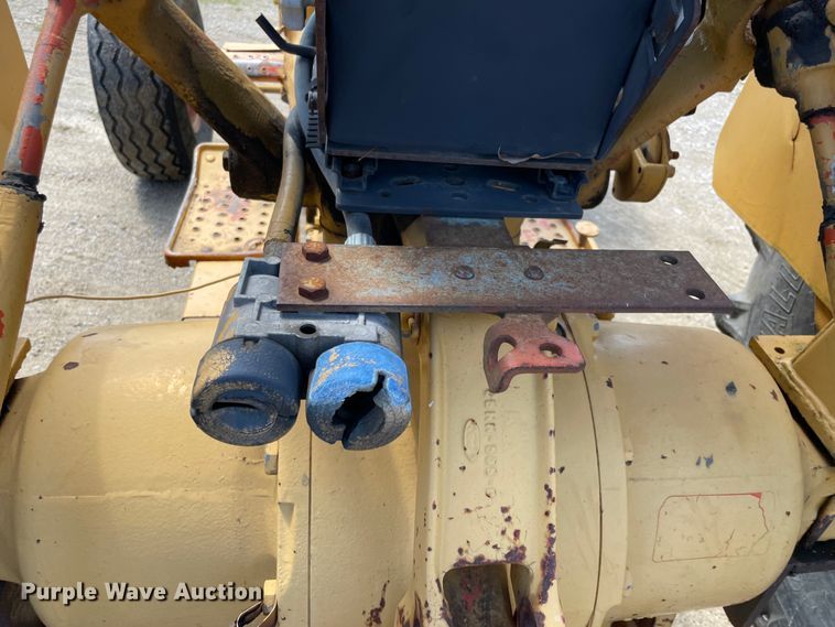 image for item IC9353 1980 Ford DD314C  tractor