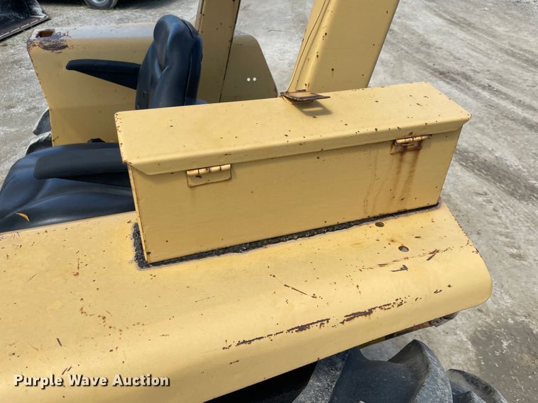 image for item IC9353 1980 Ford DD314C  tractor