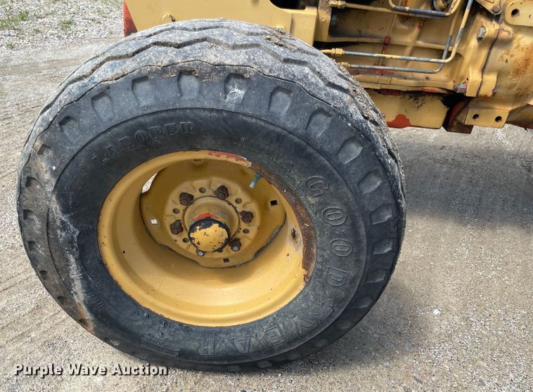 image for item IC9353 1980 Ford DD314C  tractor