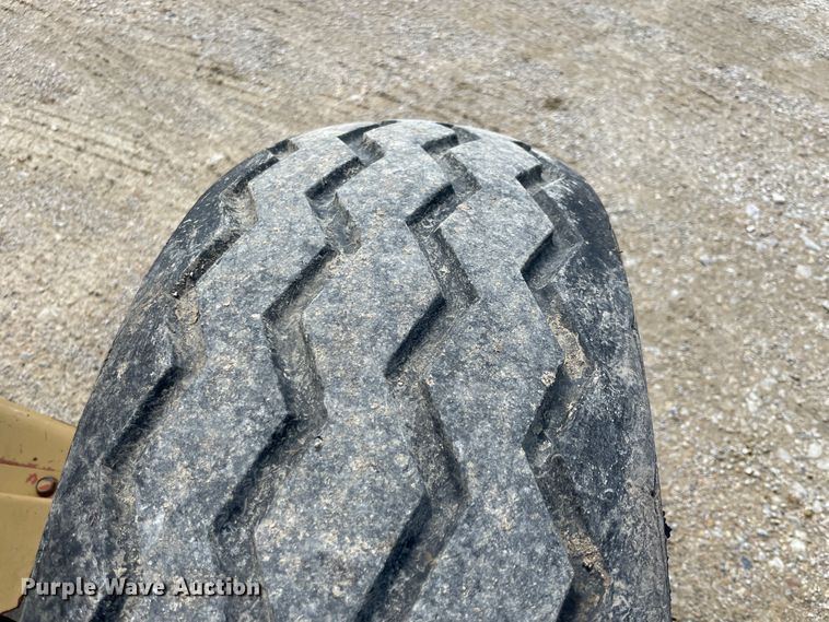 image for item IC9353 1980 Ford DD314C  tractor