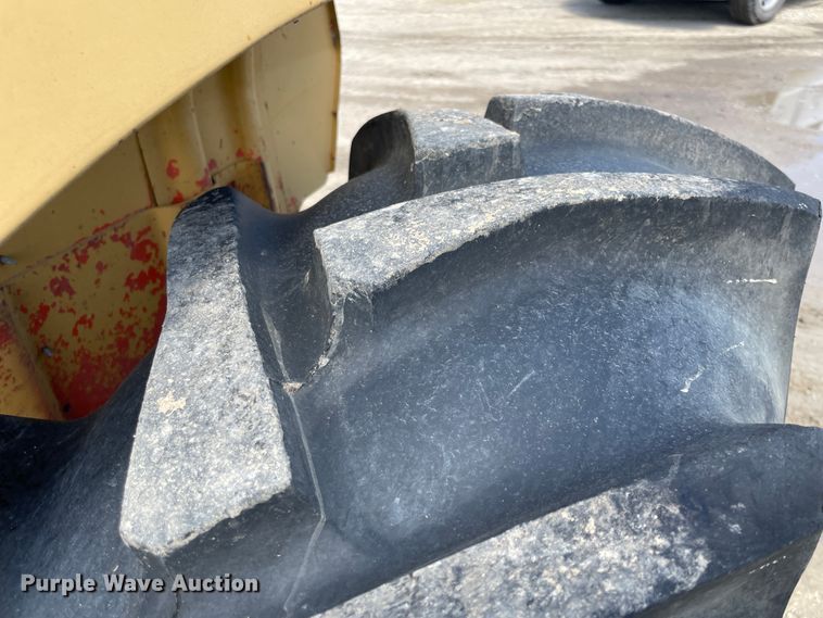 image for item IC9353 1980 Ford DD314C  tractor