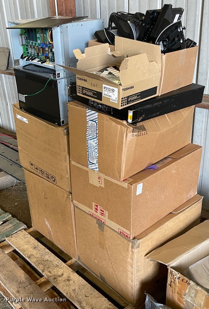 image for item IC9358 Approximately 100 Toshiba IP5000 telephones