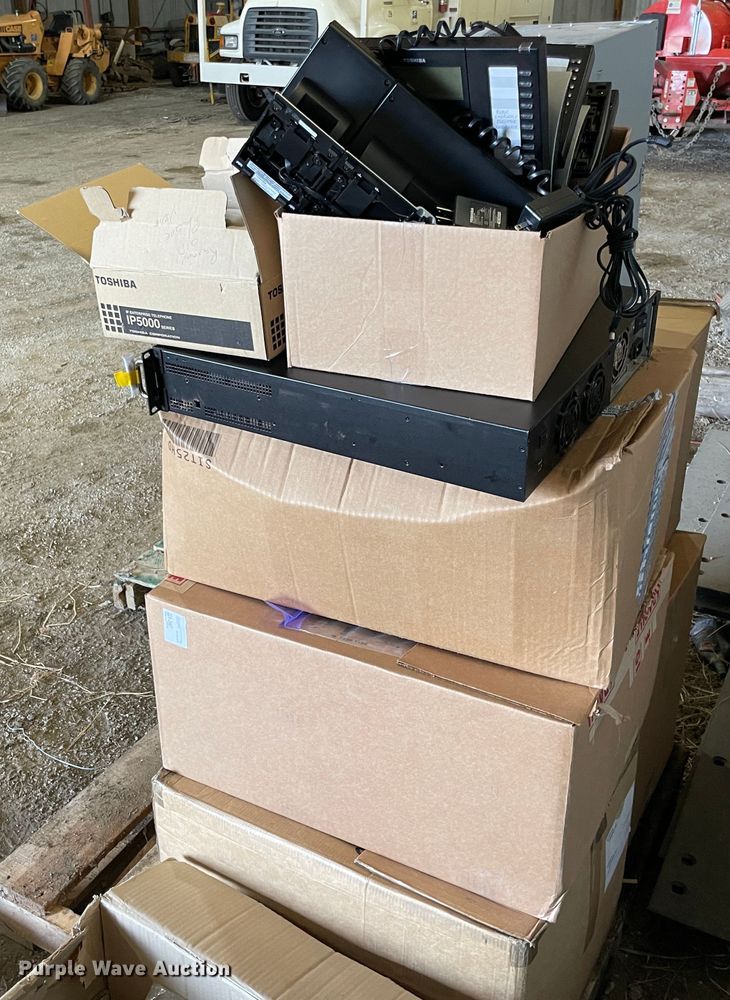 image for item IC9358 Approximately 100 Toshiba IP5000 telephones