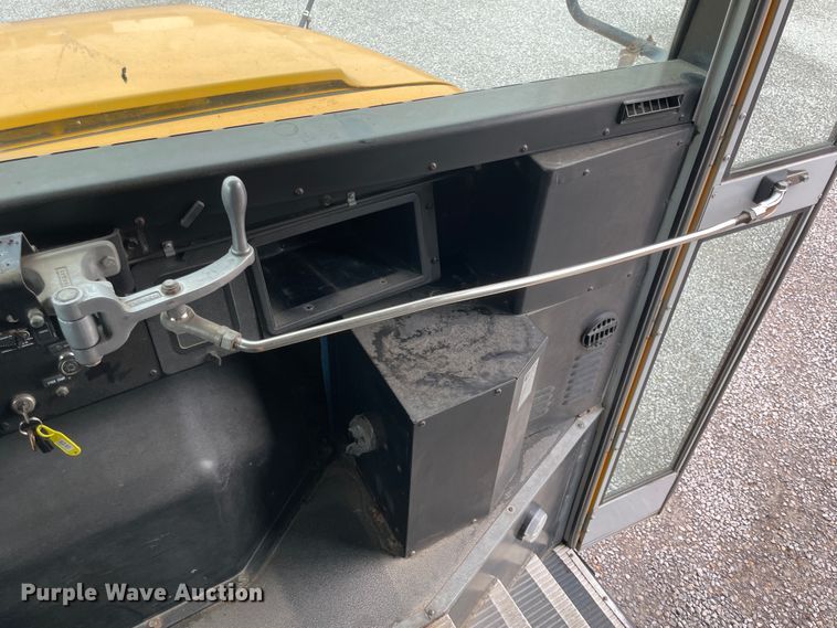 image for item IC9364 1999 International 3800  school bus