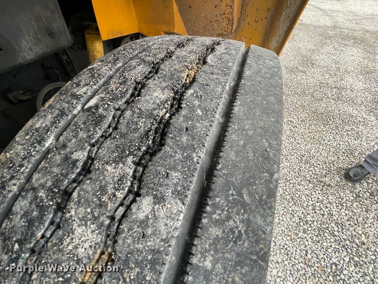 image for item IC9364 1999 International 3800  school bus