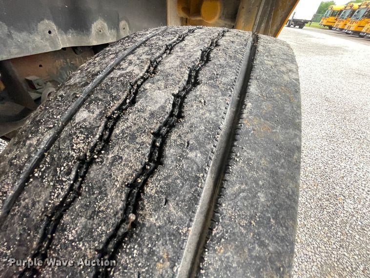 image for item IC9364 1999 International 3800  school bus