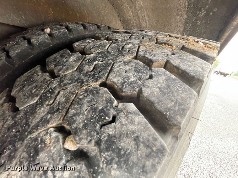 image for item IC9364 1999 International 3800  school bus