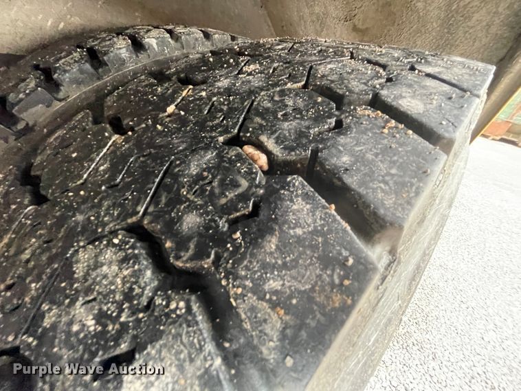 image for item IC9364 1999 International 3800  school bus