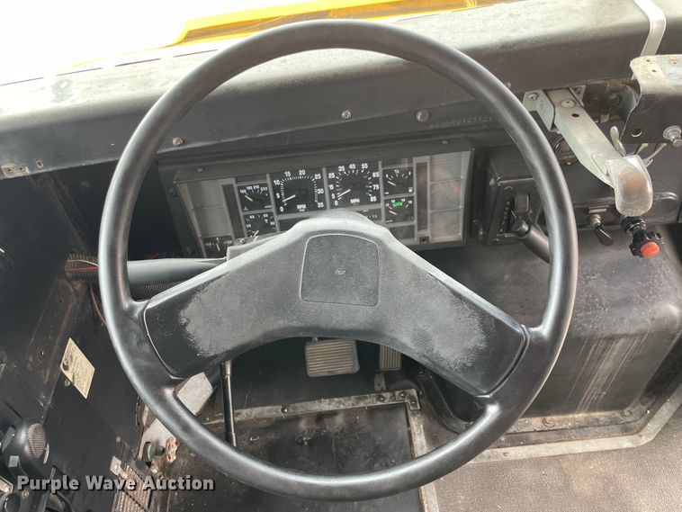 image for item IC9365 1996 International 3800  school bus