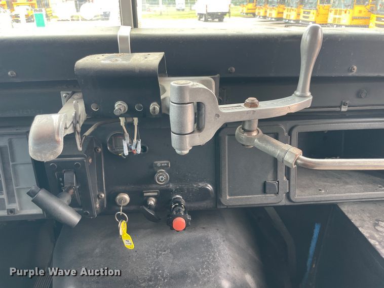 image for item IC9365 1996 International 3800  school bus