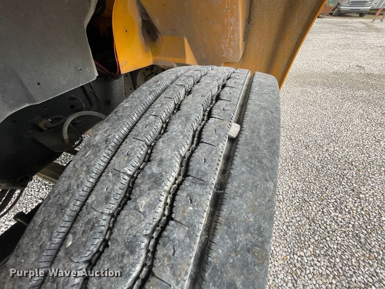 image for item IC9365 1996 International 3800  school bus