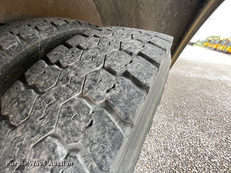 image for item IC9365 1996 International 3800  school bus