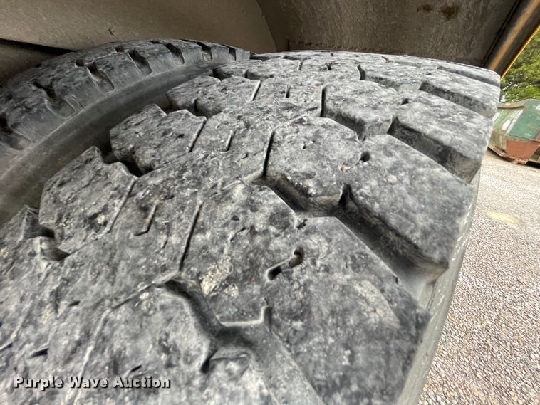 image for item IC9365 1996 International 3800  school bus