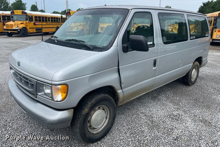 image for item IC9366 2001 Ford E150  van