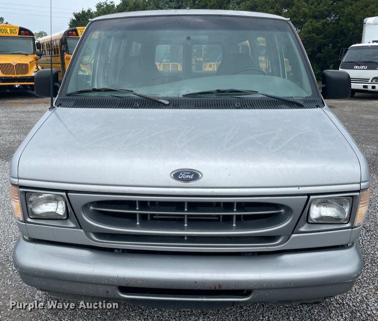 image for item IC9366 2001 Ford E150  van