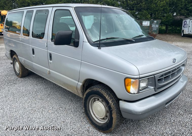 image for item IC9366 2001 Ford E150  van
