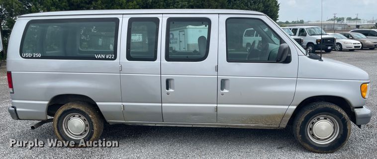 image for item IC9366 2001 Ford E150  van