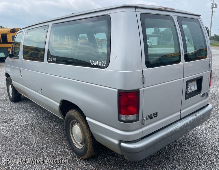 image for item IC9366 2001 Ford E150  van