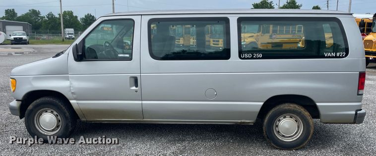 image for item IC9366 2001 Ford E150  van