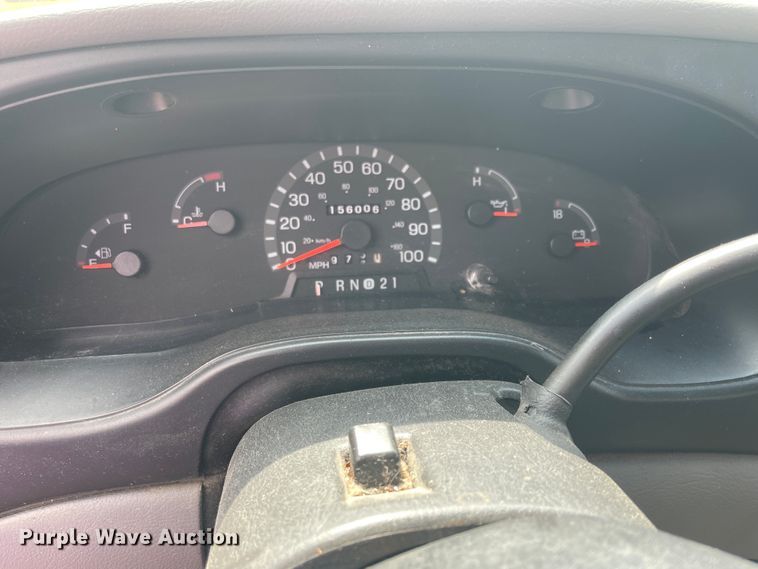 image for item IC9366 2001 Ford E150  van