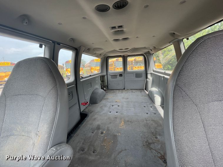 image for item IC9366 2001 Ford E150  van