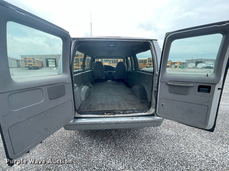 image for item IC9366 2001 Ford E150  van