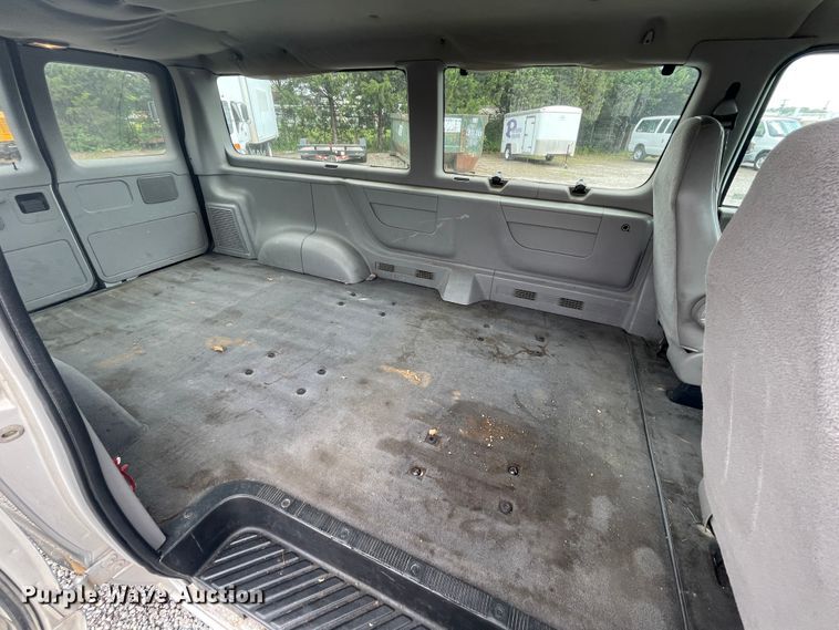 image for item IC9366 2001 Ford E150  van