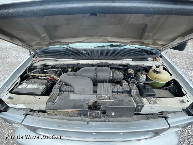 image for item IC9366 2001 Ford E150  van