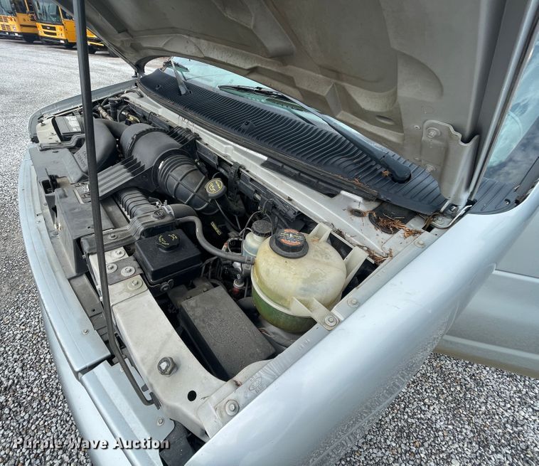 image for item IC9366 2001 Ford E150  van